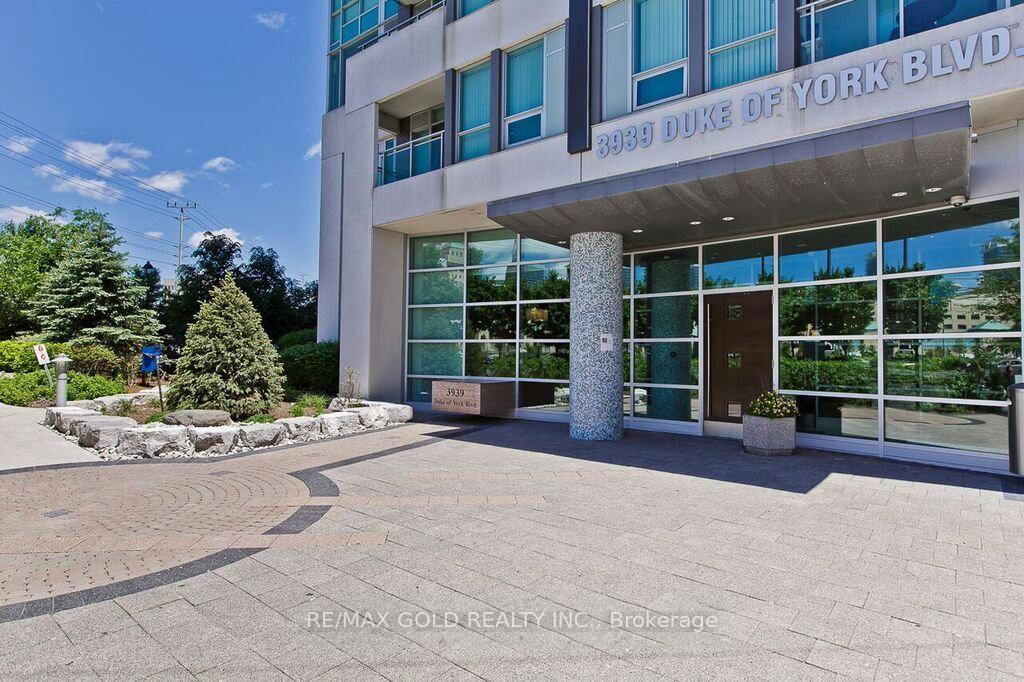 3 Bedrooms Condo at 3939 Duke Of York, Mississauga For sale