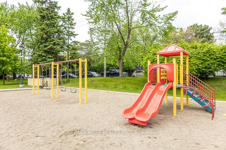 4 Bedrooms Condo at 61 Richview, Toronto For sale
