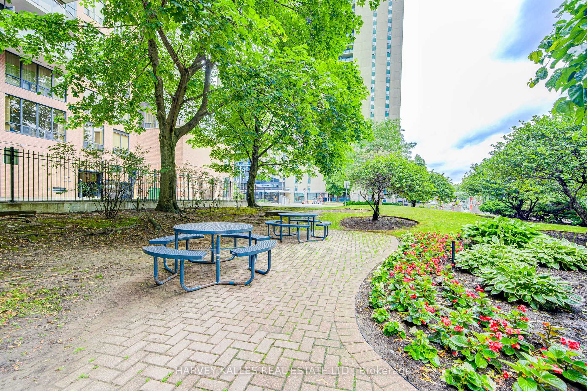 #902 - 45 Sheppard Avenue, Toronto, ON M2N 5N1