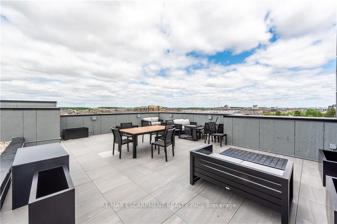 2 Bedrooms Condo at 50 KAITTING, Oakville For sale