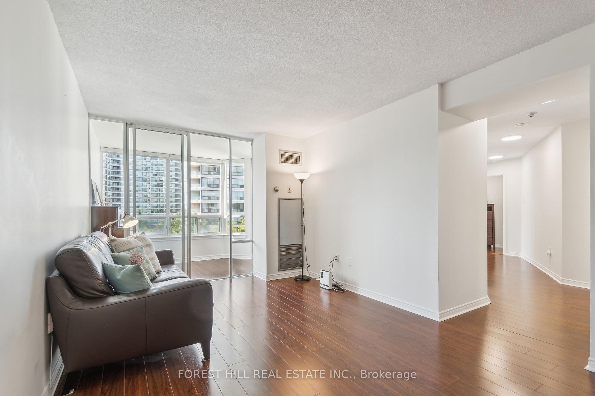 3 Bedrooms Condo at 7250 Yonge, Vaughan For sale