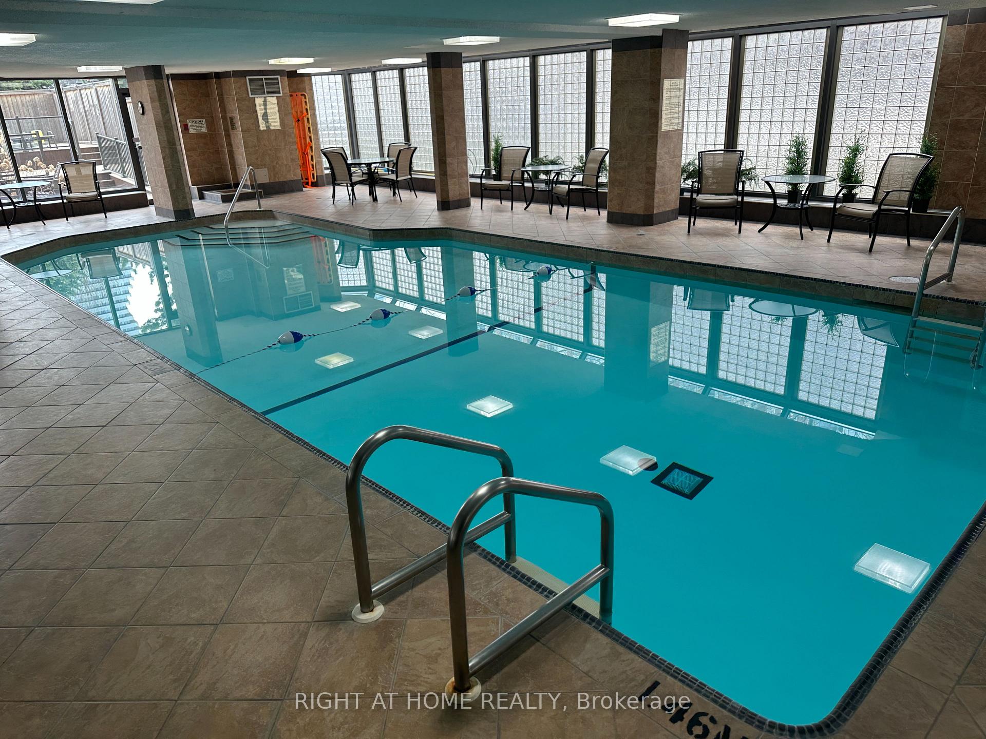 3 Bedrooms Condo at 300 Webb,  Mississauga For sale