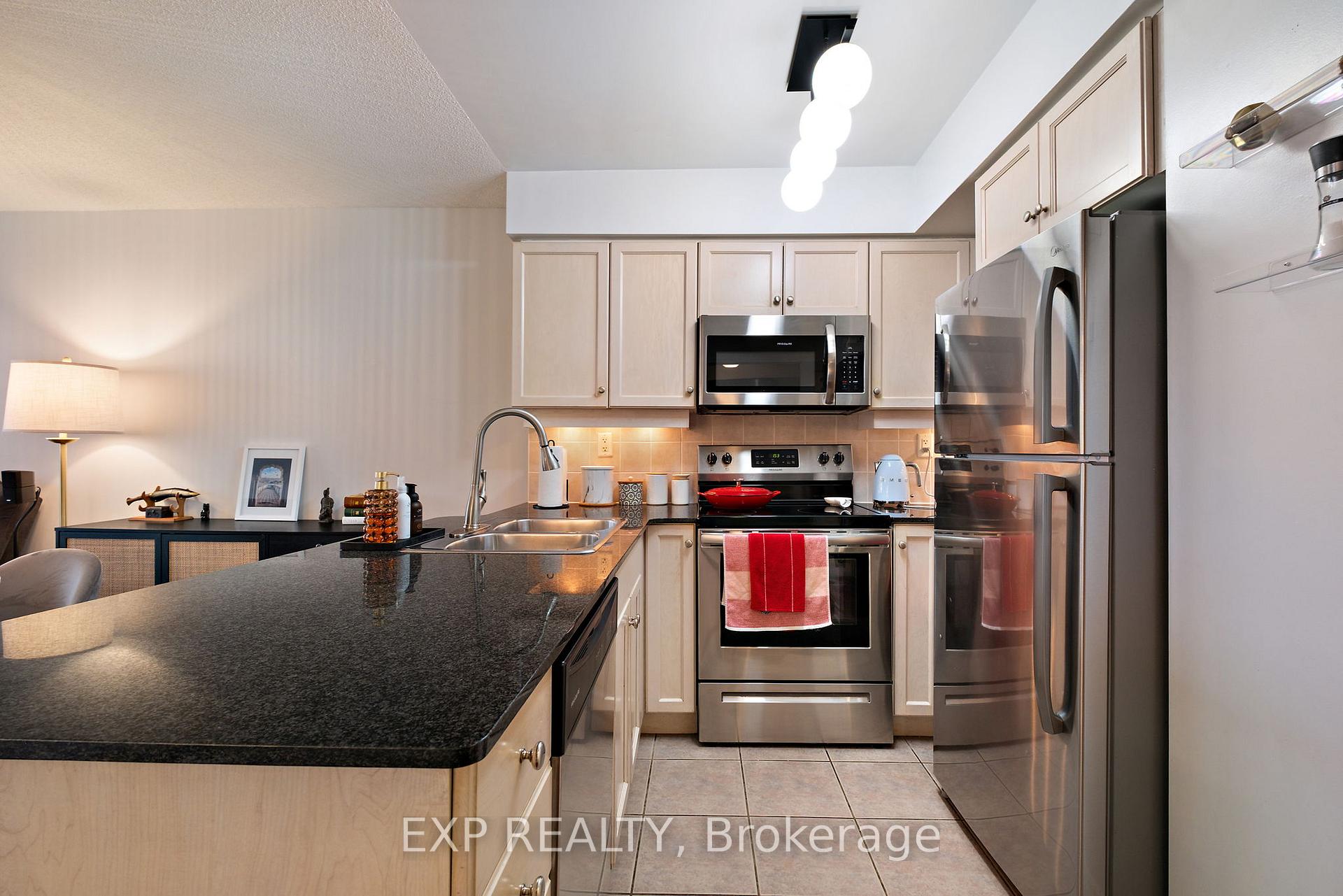 2 Bedrooms Condo at 19 Barberry, Toronto For sale