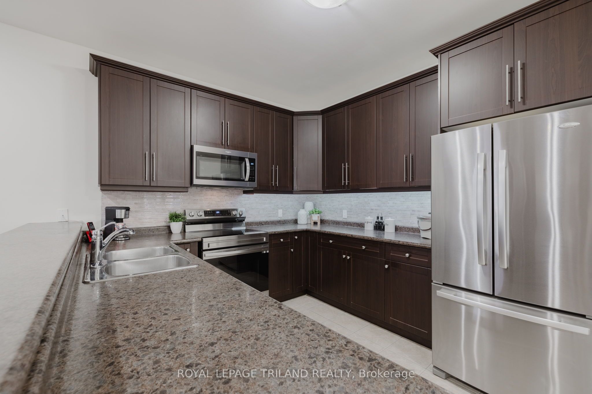 711 Springwood Crescent