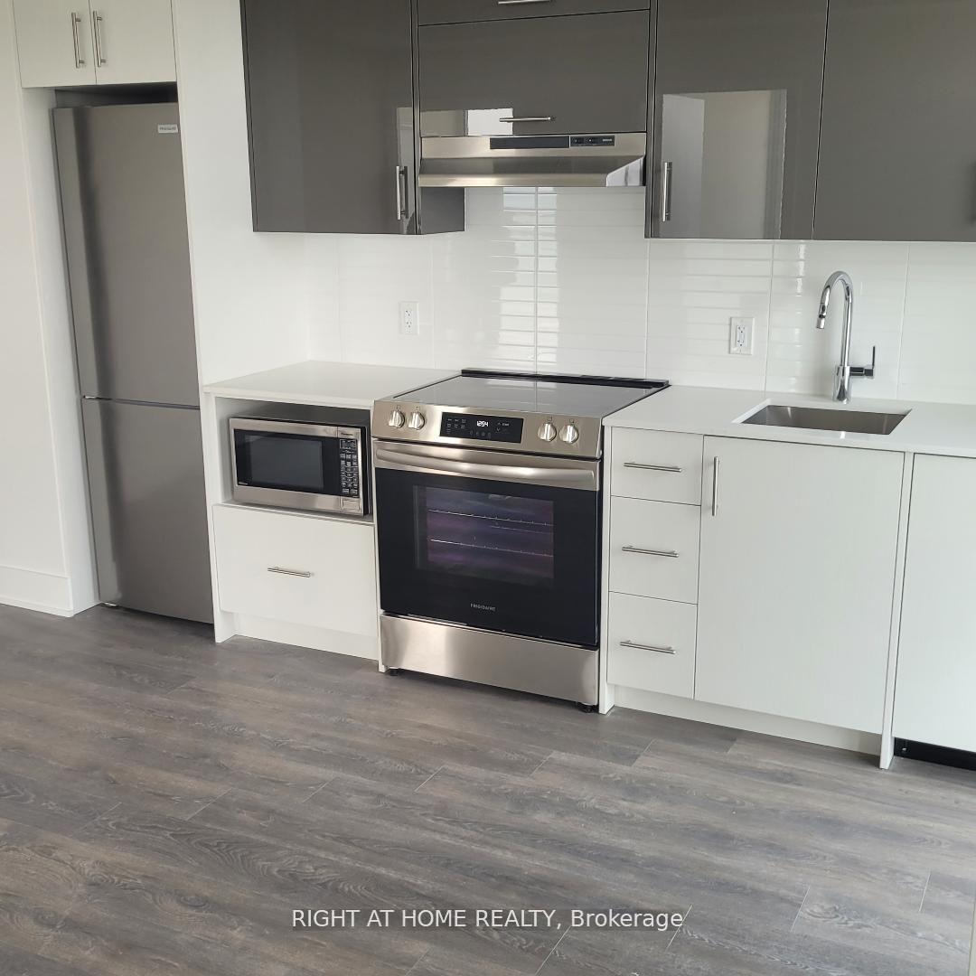 2 Bedrooms Condo at 188 Fairview mall, Toronto For sale