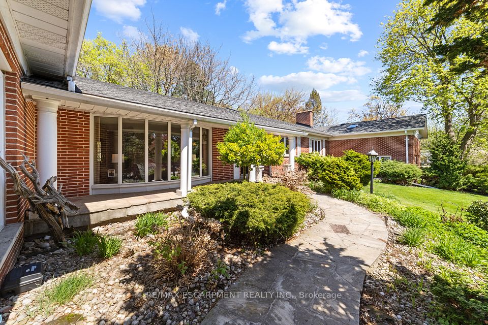 1411 Beaufort Drive, Burlington, ON L7P 4V8