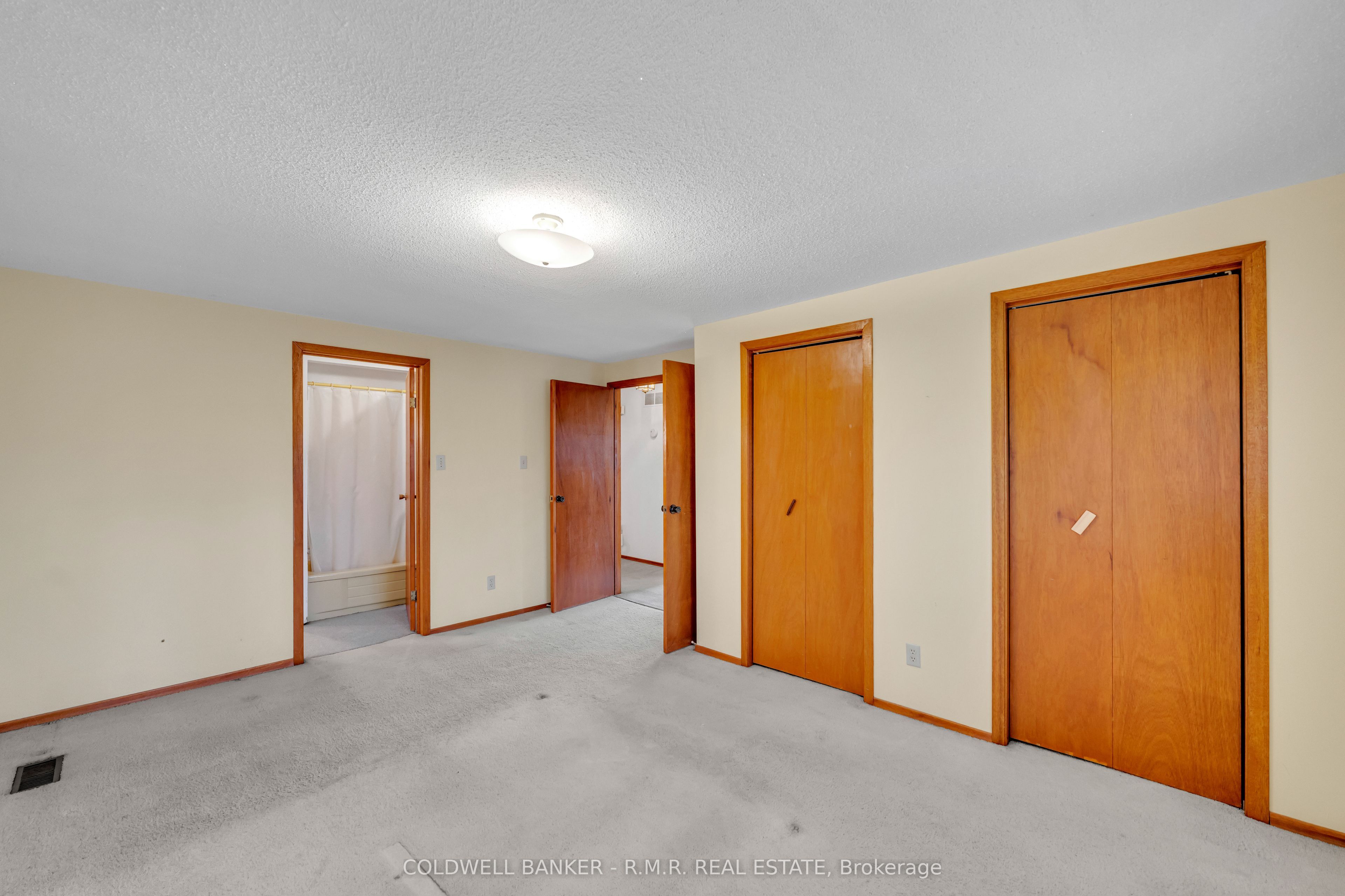 86 Twyn Rivers Drive