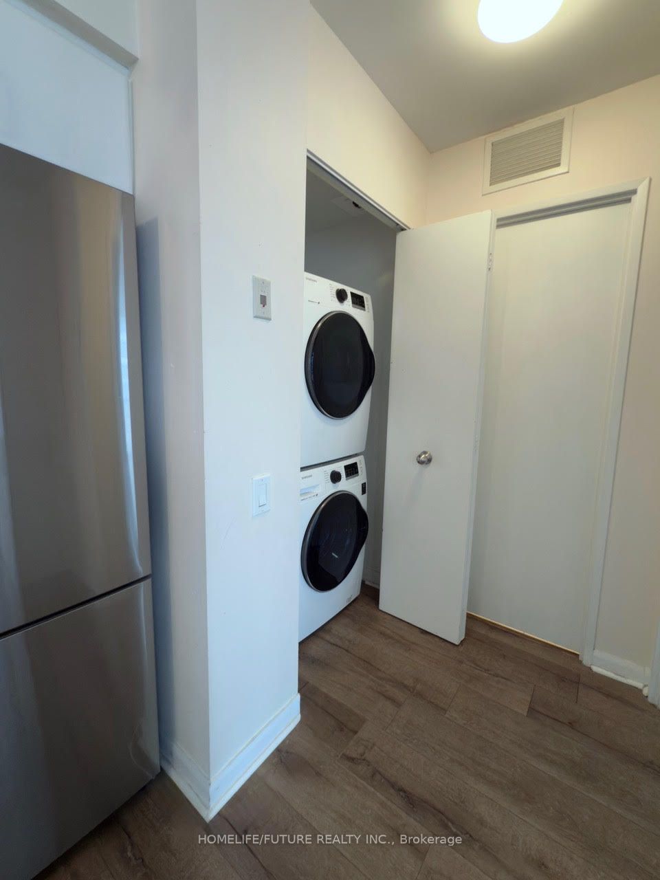 33 Sheppard Avenue E, #806
