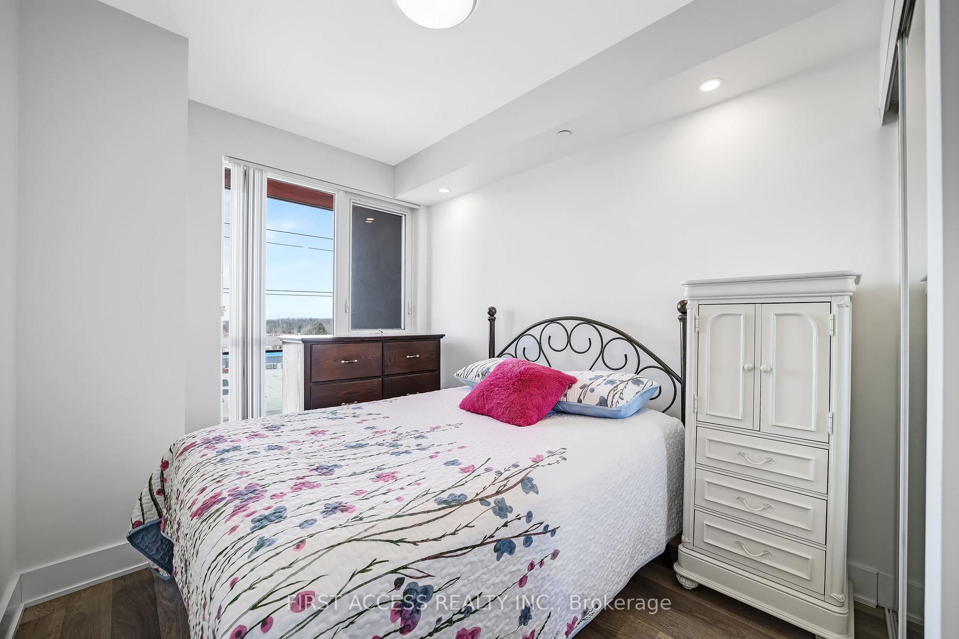 1 Bedroom Condo at 5230 Dundas,  Burlington For sale