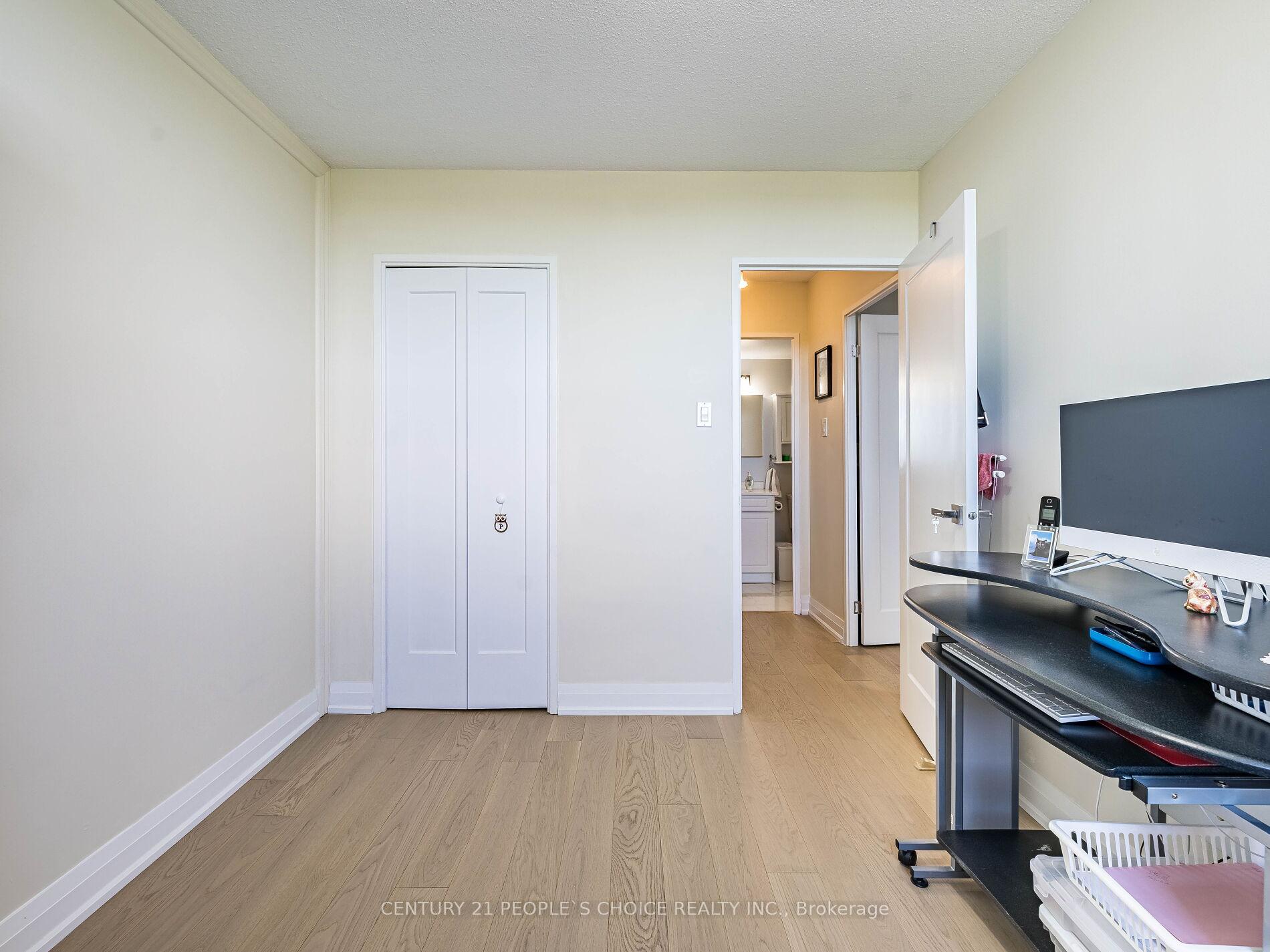 2 Bedrooms Condo at 451 The West Mall, Toronto For sale