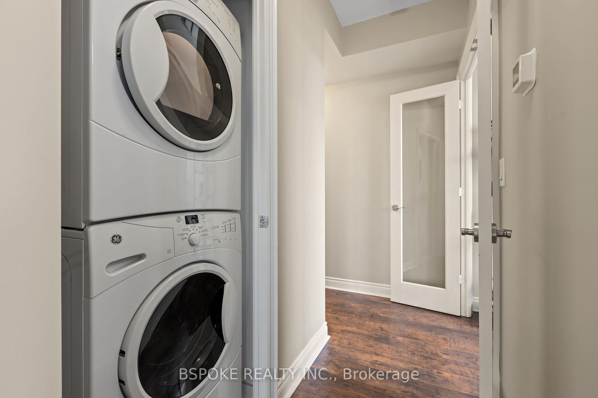 2 Bedrooms Condo at 16 Brookers, Toronto For sale