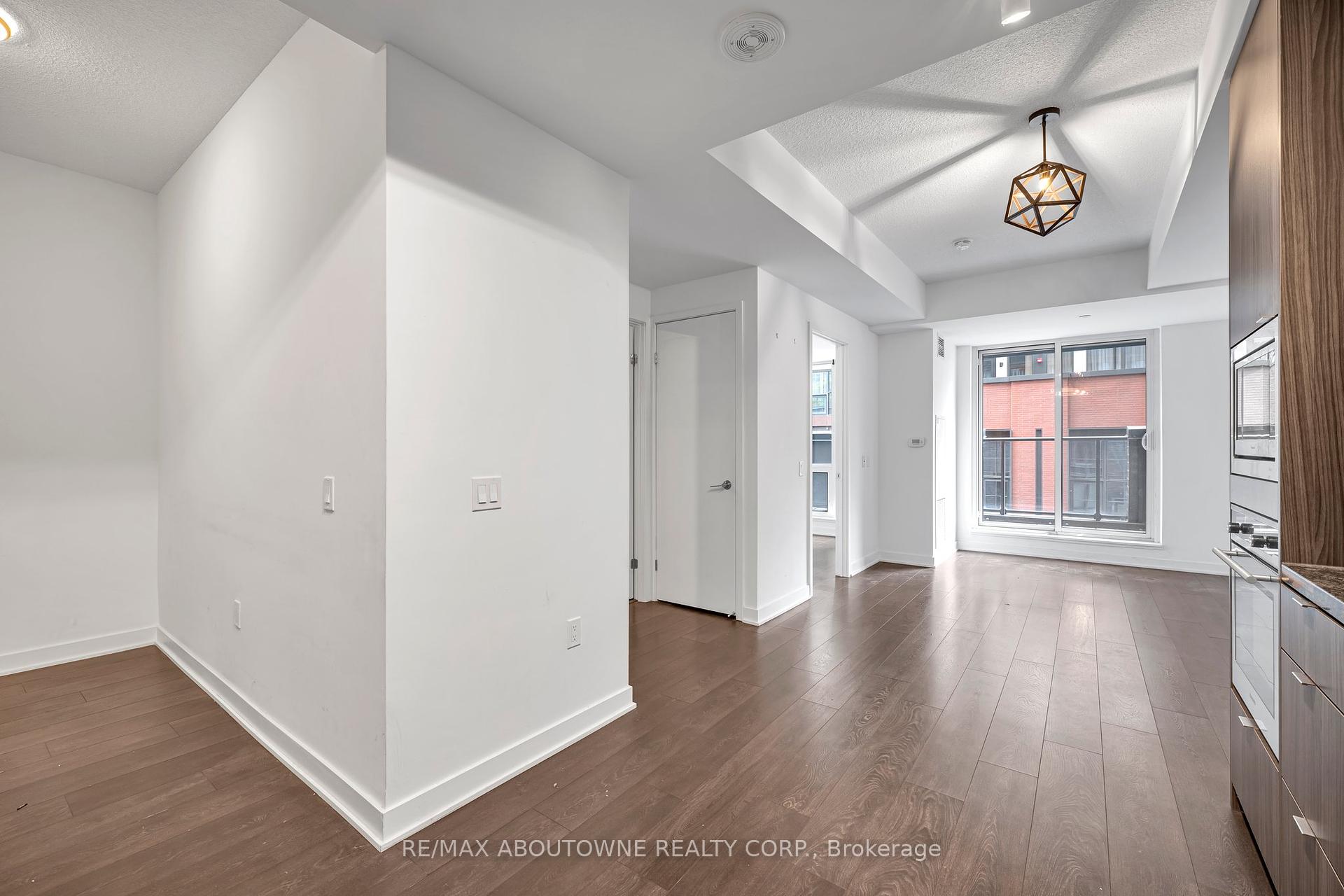 2 Bedrooms Condo at 115 Blue Jays, Toronto For sale