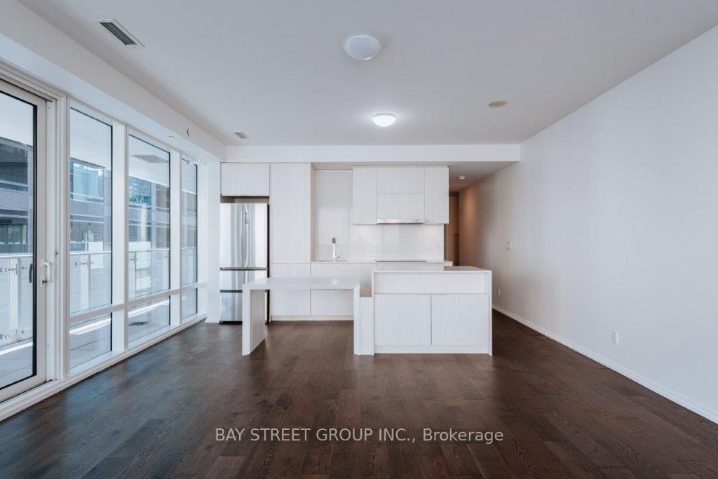 2 Bedrooms Condo at 1 Bloor, Toronto For sale