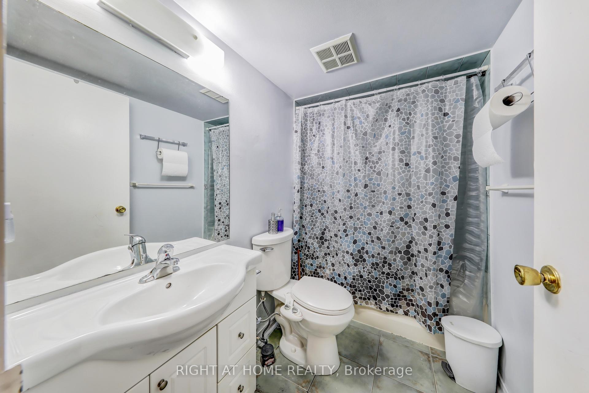 3 Bedrooms Condo at 1665 Victoria Park, Toronto For sale
