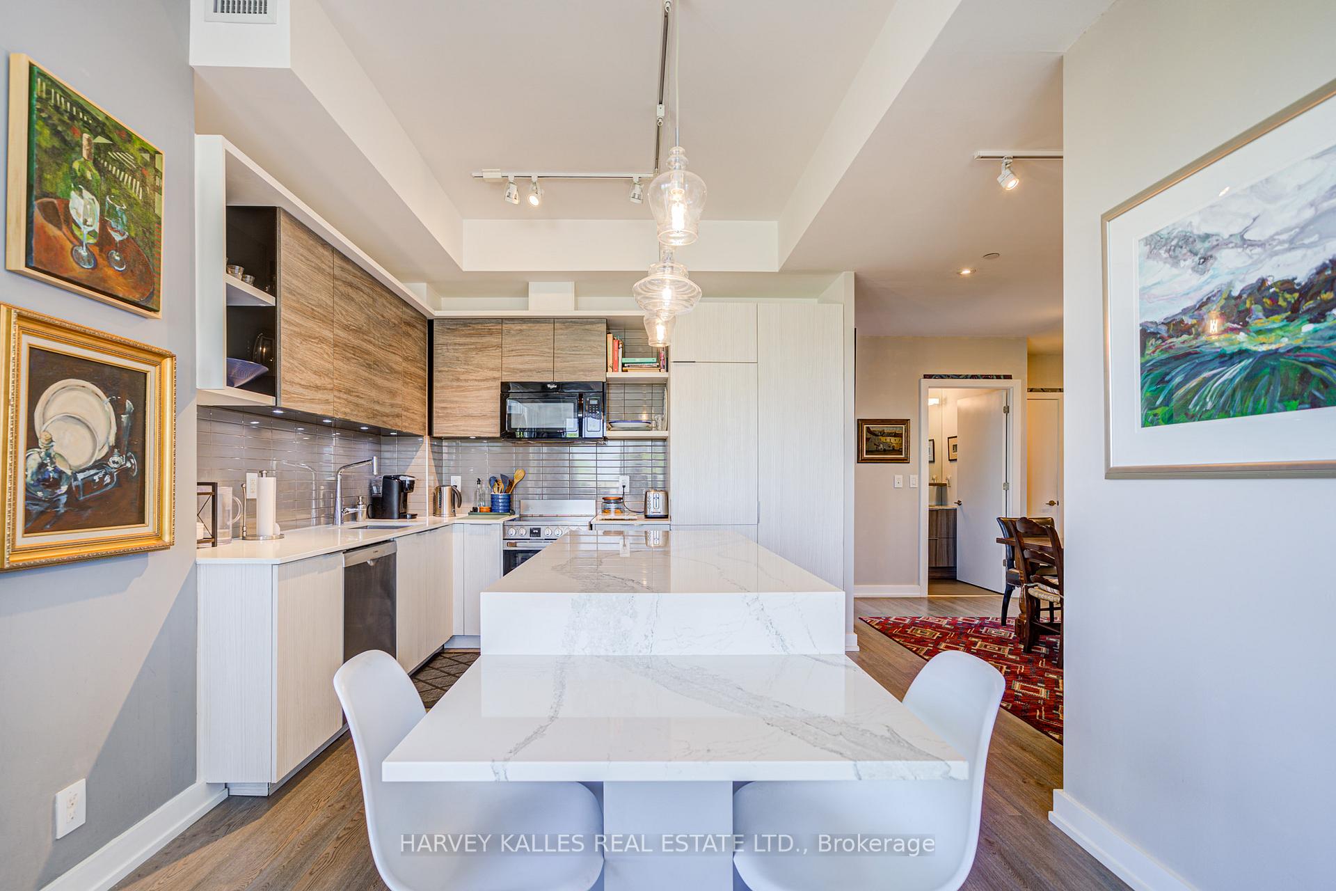 2 Bedrooms Condo at 6 Parkwood, Toronto For sale