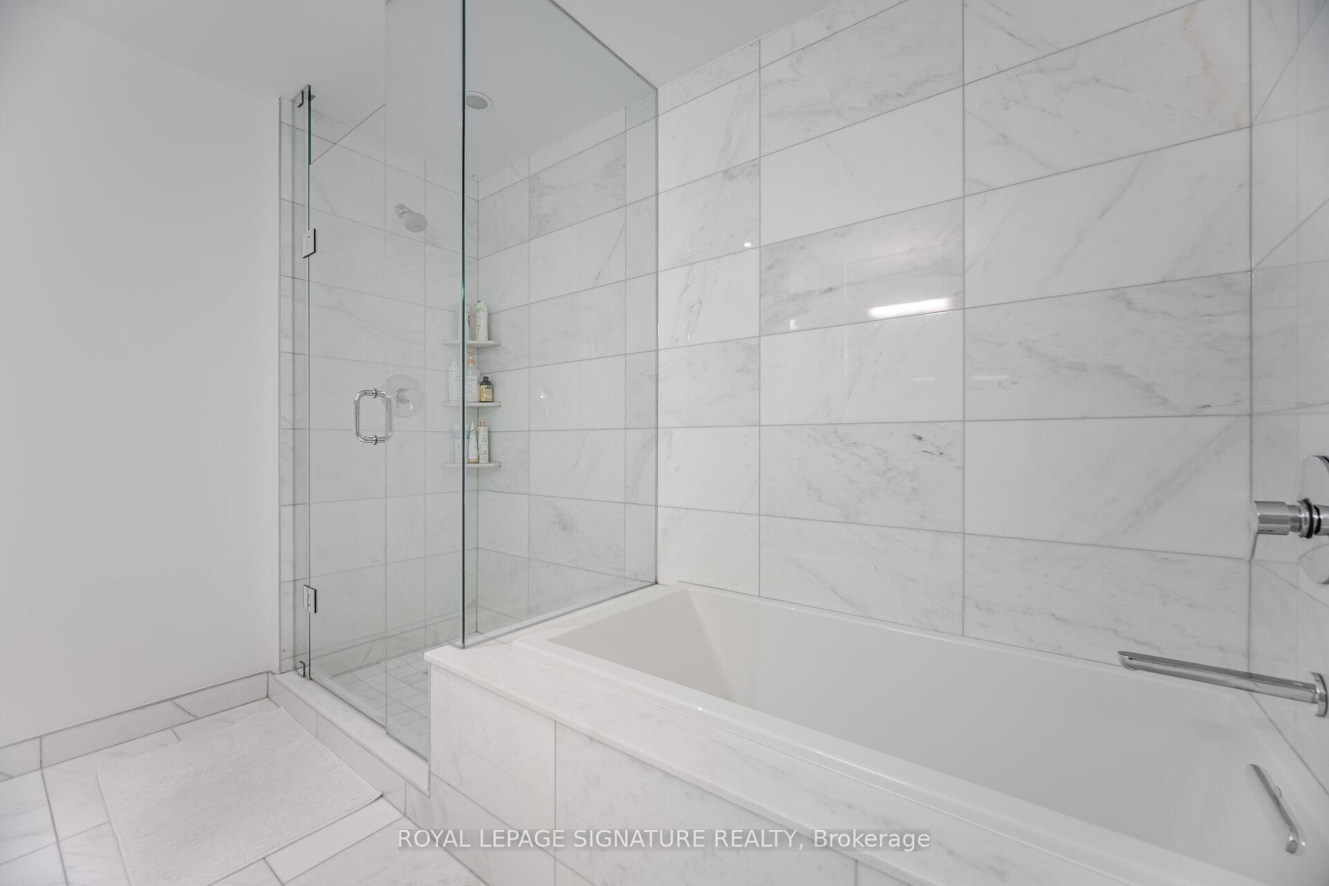 2 Bedrooms Condo at 170 Avenue, Toronto For sale
