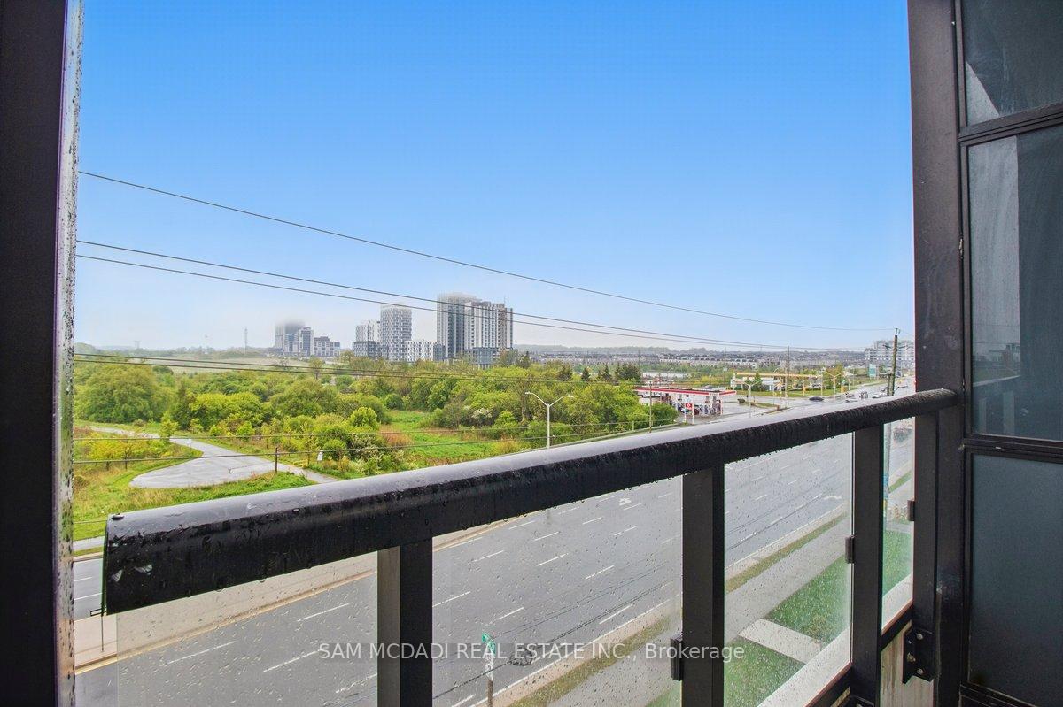 2 Bedrooms Condo at 2489 Taunton, Oakville For sale