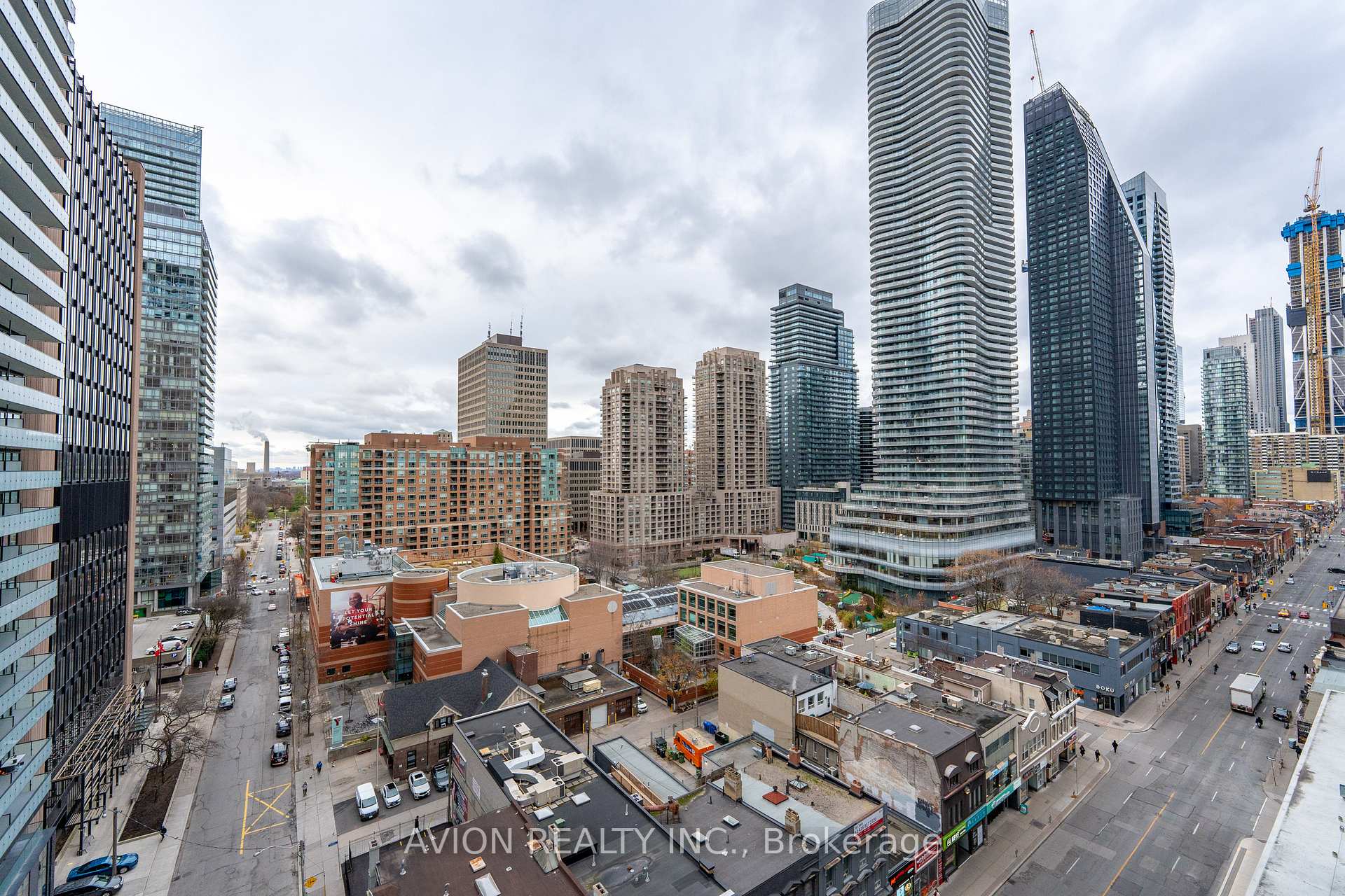3 Bedrooms Condo at 501 yonge, Toronto For sale