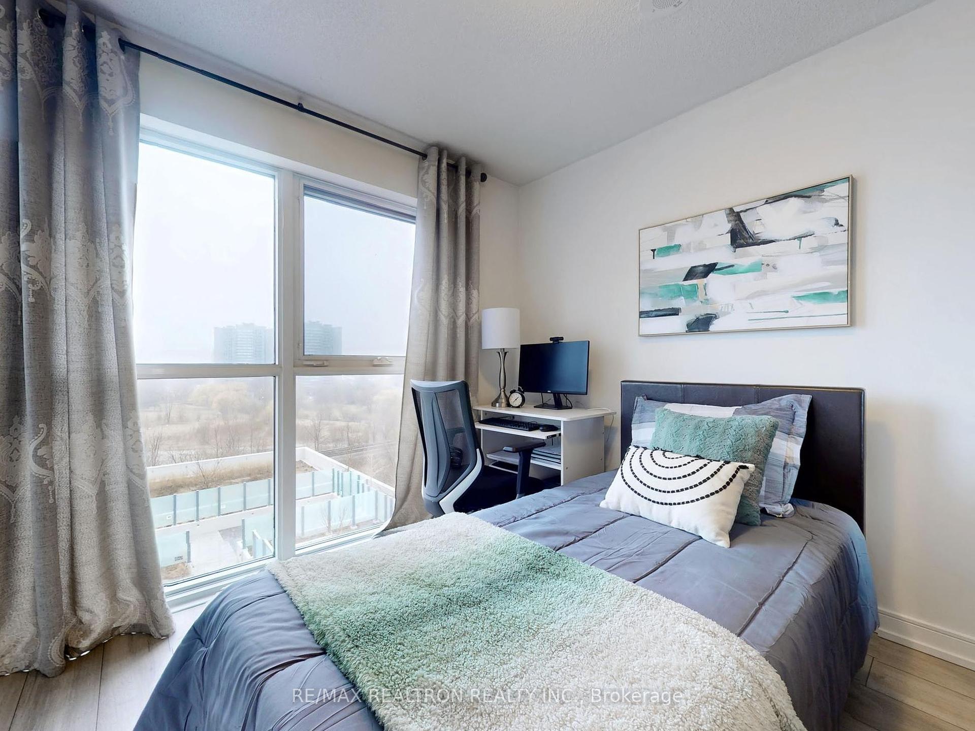 2 Bedrooms Condo at 225 Village Green, Toronto For sale