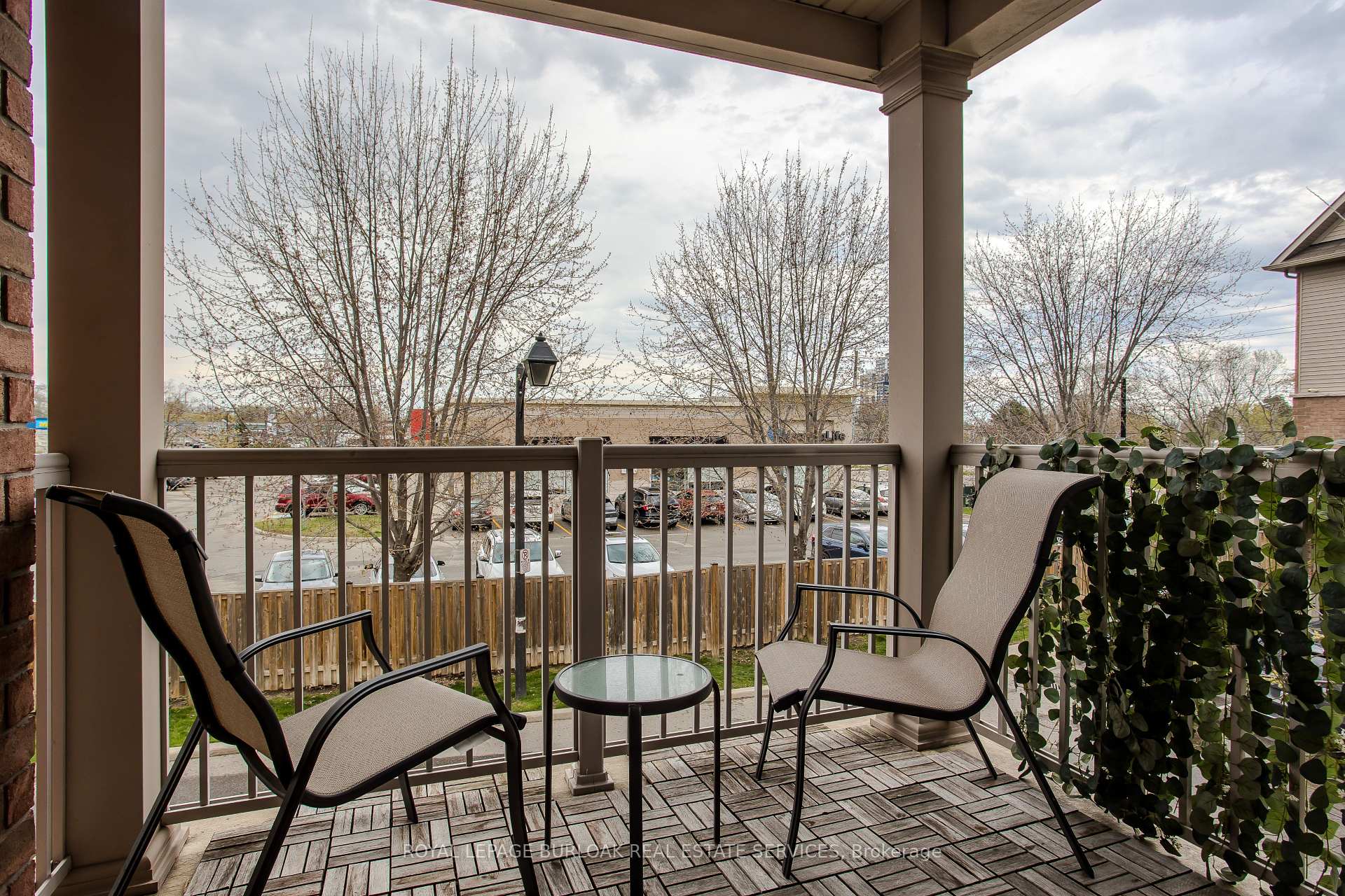 3 Bedrooms Condo at 1401 Plains, Burlington For sale