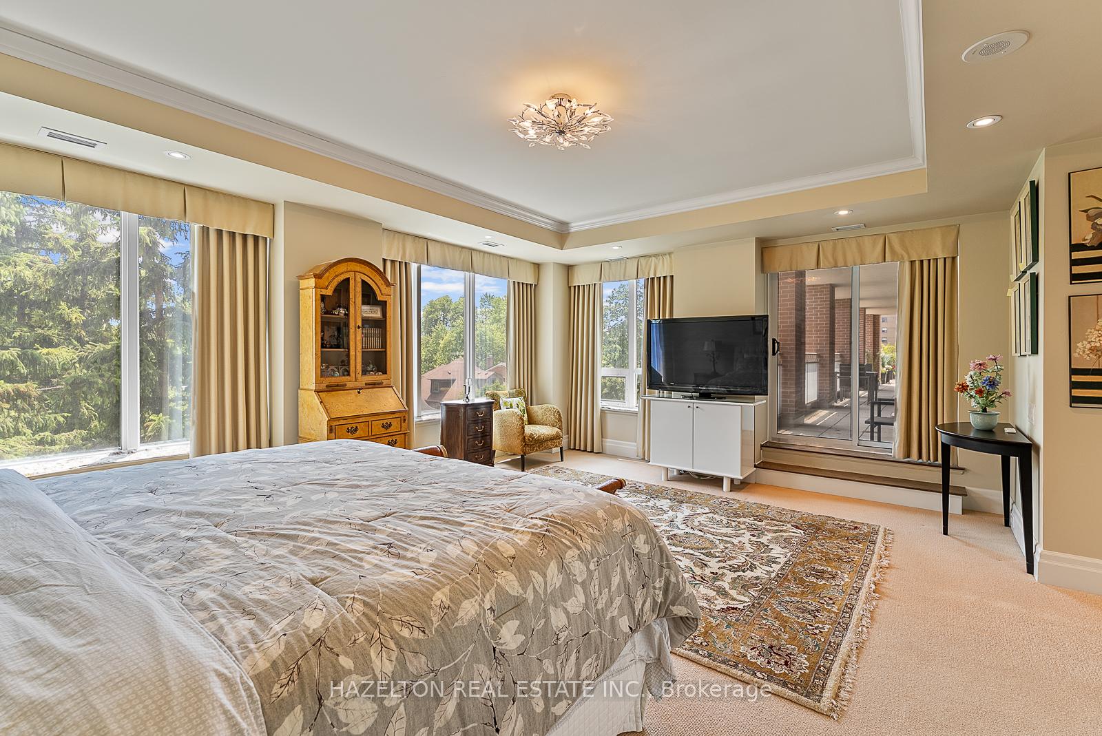 3 Bedrooms Condo at 155 St Clair, Toronto For sale