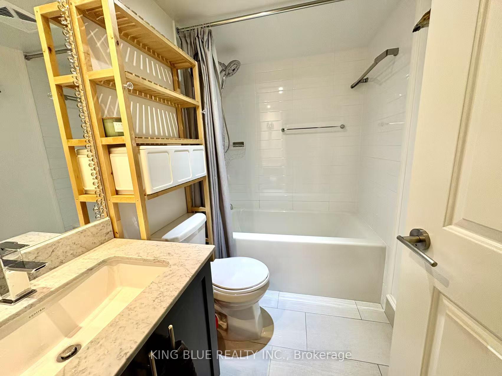 3 Bedrooms Condo at 35 Bastion,  Toronto For sale