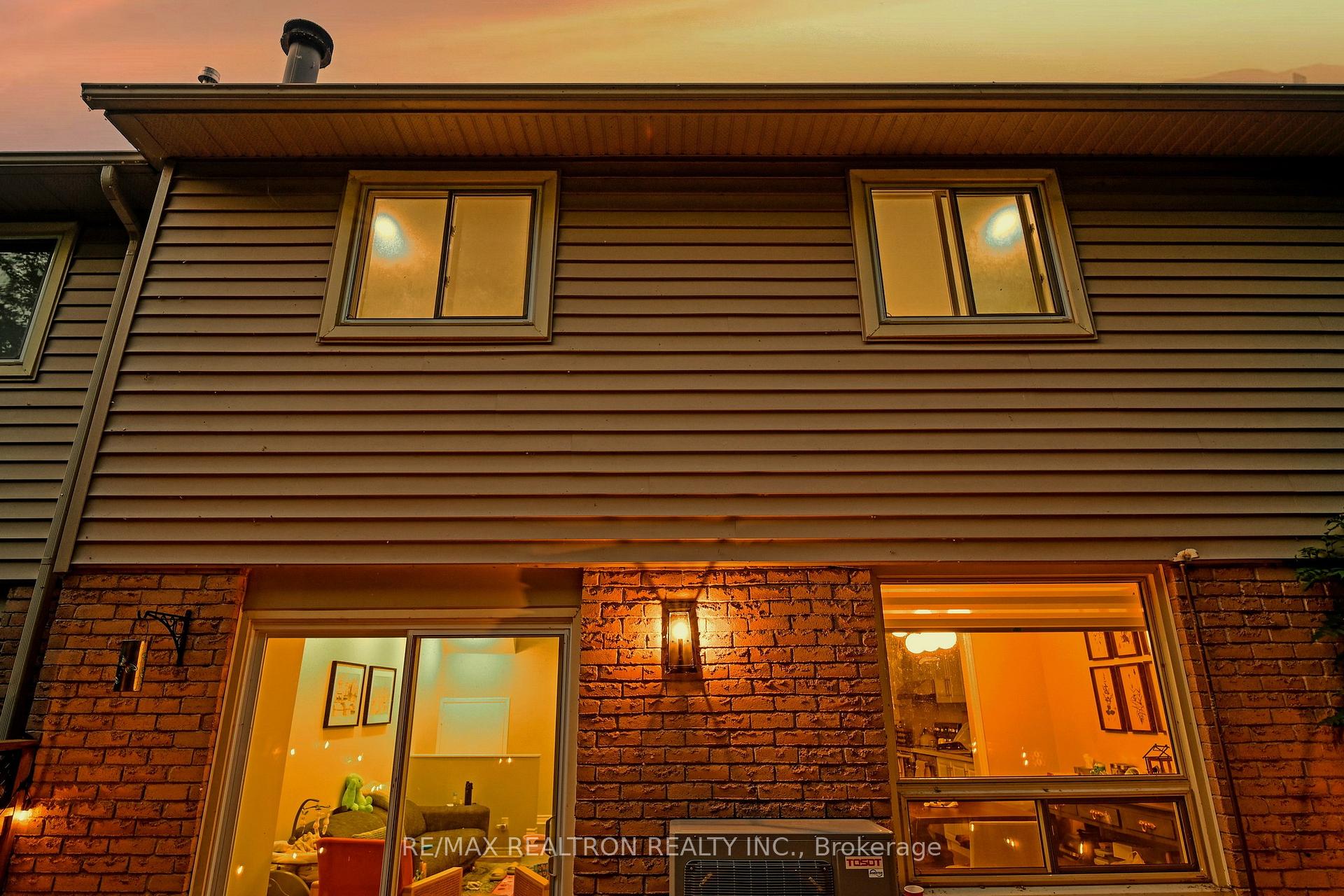 3 Bedrooms Condo at 5411 Lakeshore, Burlington For sale