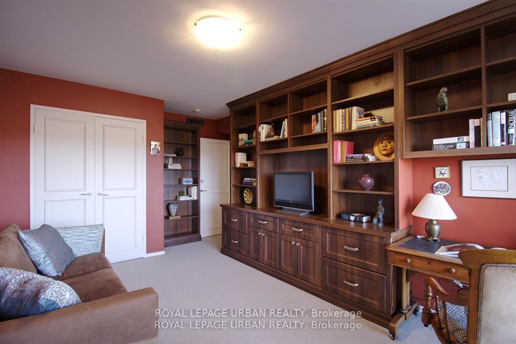 3 Bedrooms Co-op at 20 Avoca, Toronto For sale