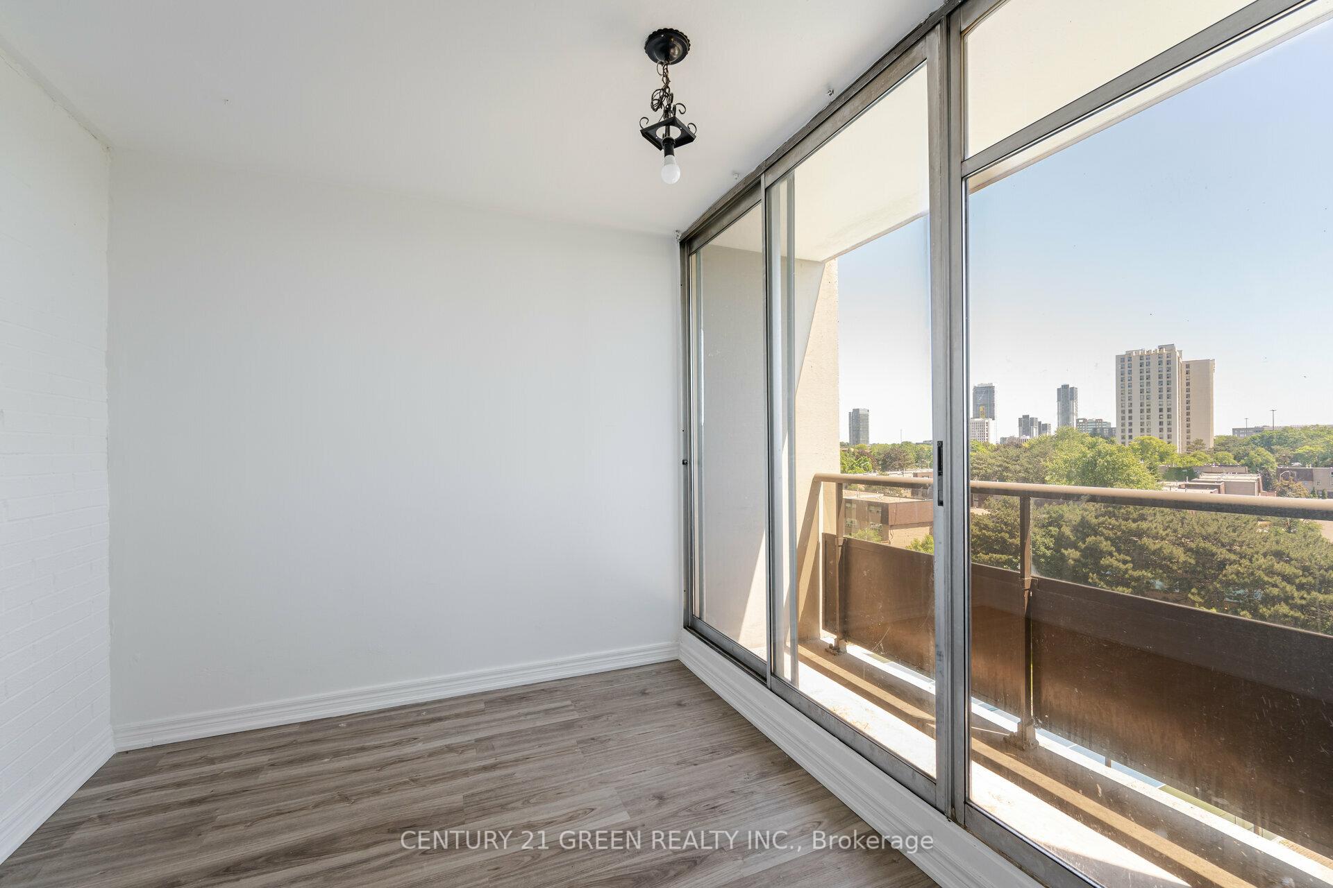 4 Bedrooms Condo at 5 Parkway Forest,  Toronto For sale