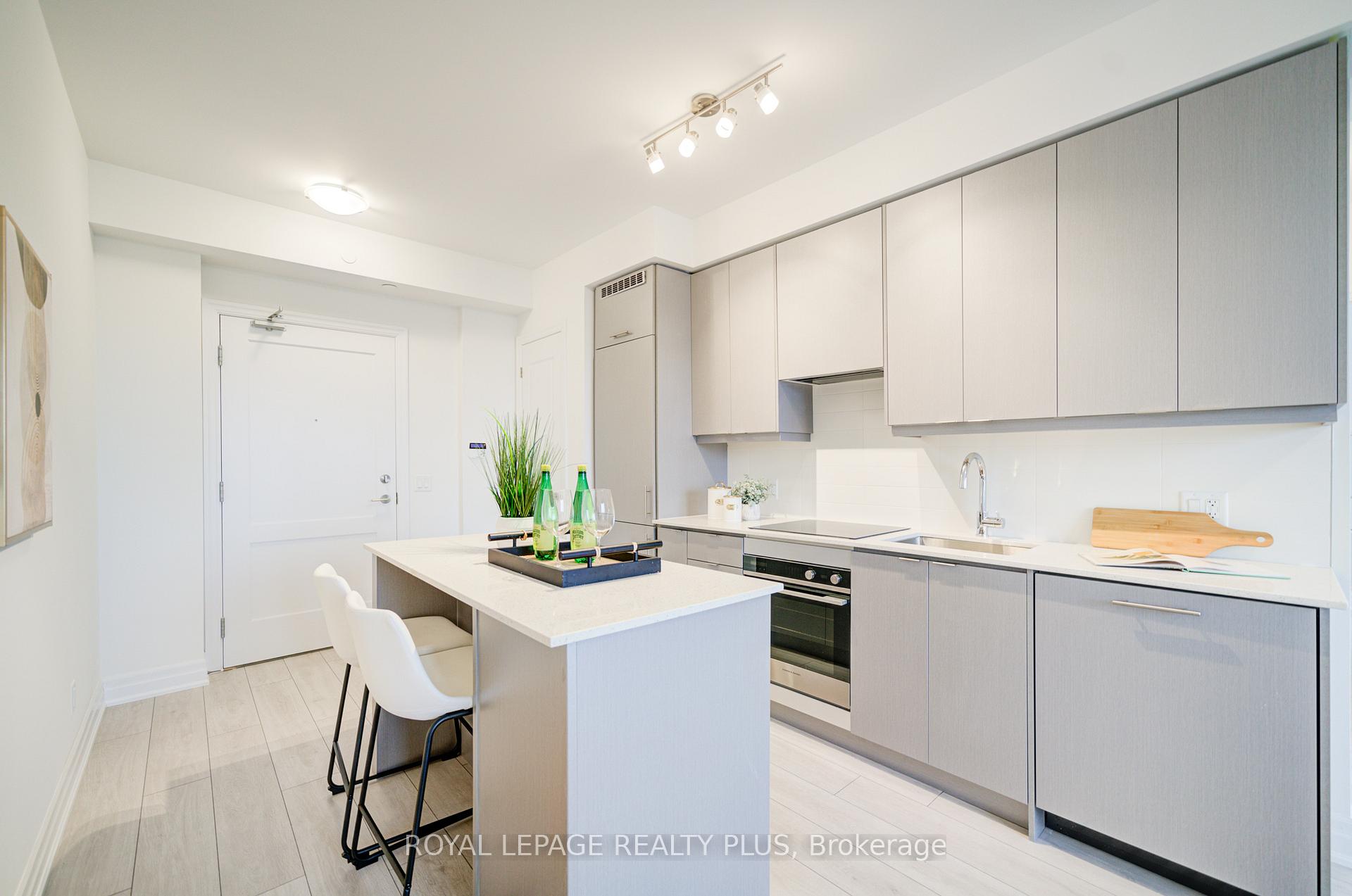 2 Bedrooms Condo at 30 Elm, Mississauga For sale