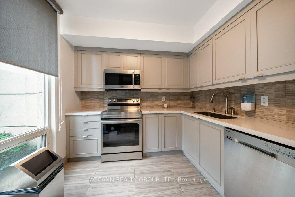 2 Bedrooms Condo at 18 William Carson, Toronto For sale
