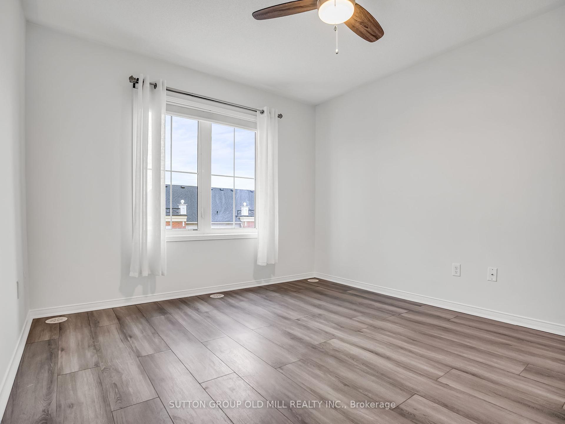 2 Bedrooms Condo at 43 Hays, Oakville For sale