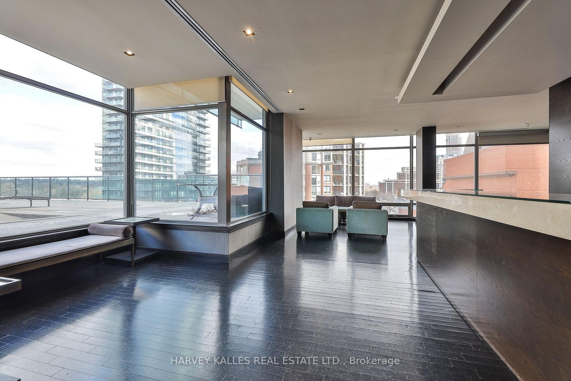 18 Yorkville Avenue 318