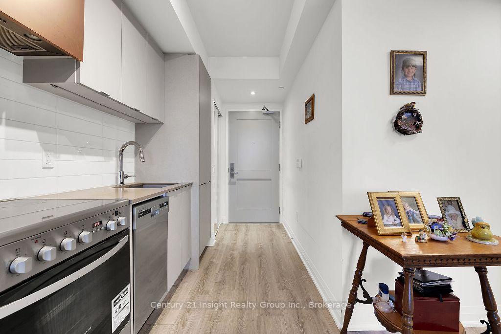 1 Bedroom Condo at 10 Gibbs,  Toronto For sale