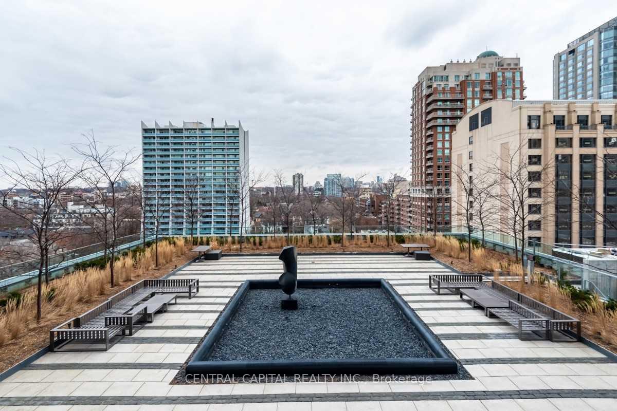 2 Bedrooms Condo at 200 Bloor,  Toronto For sale