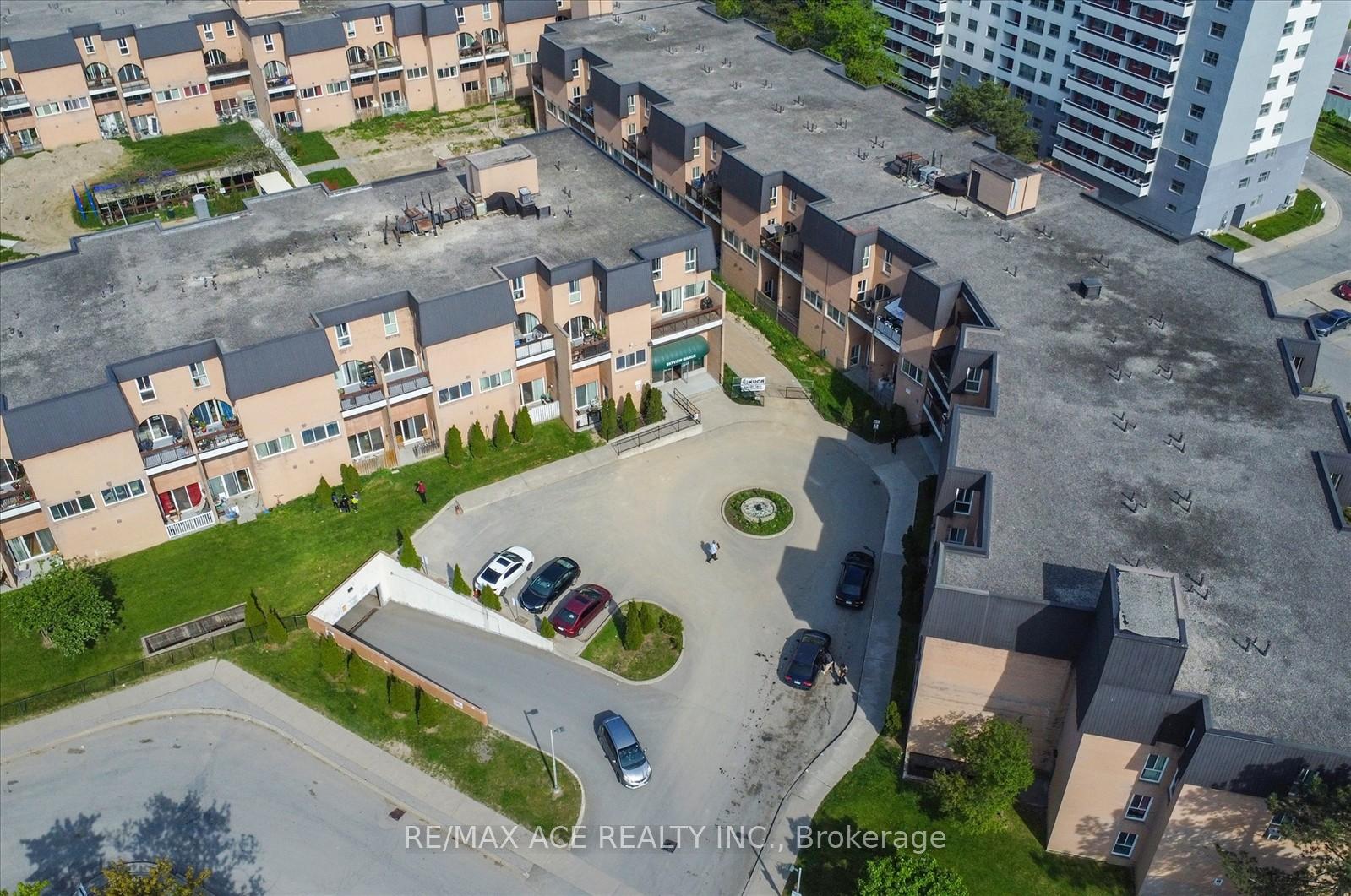3 Bedrooms Condo at 100 Mornelle, Toronto For sale