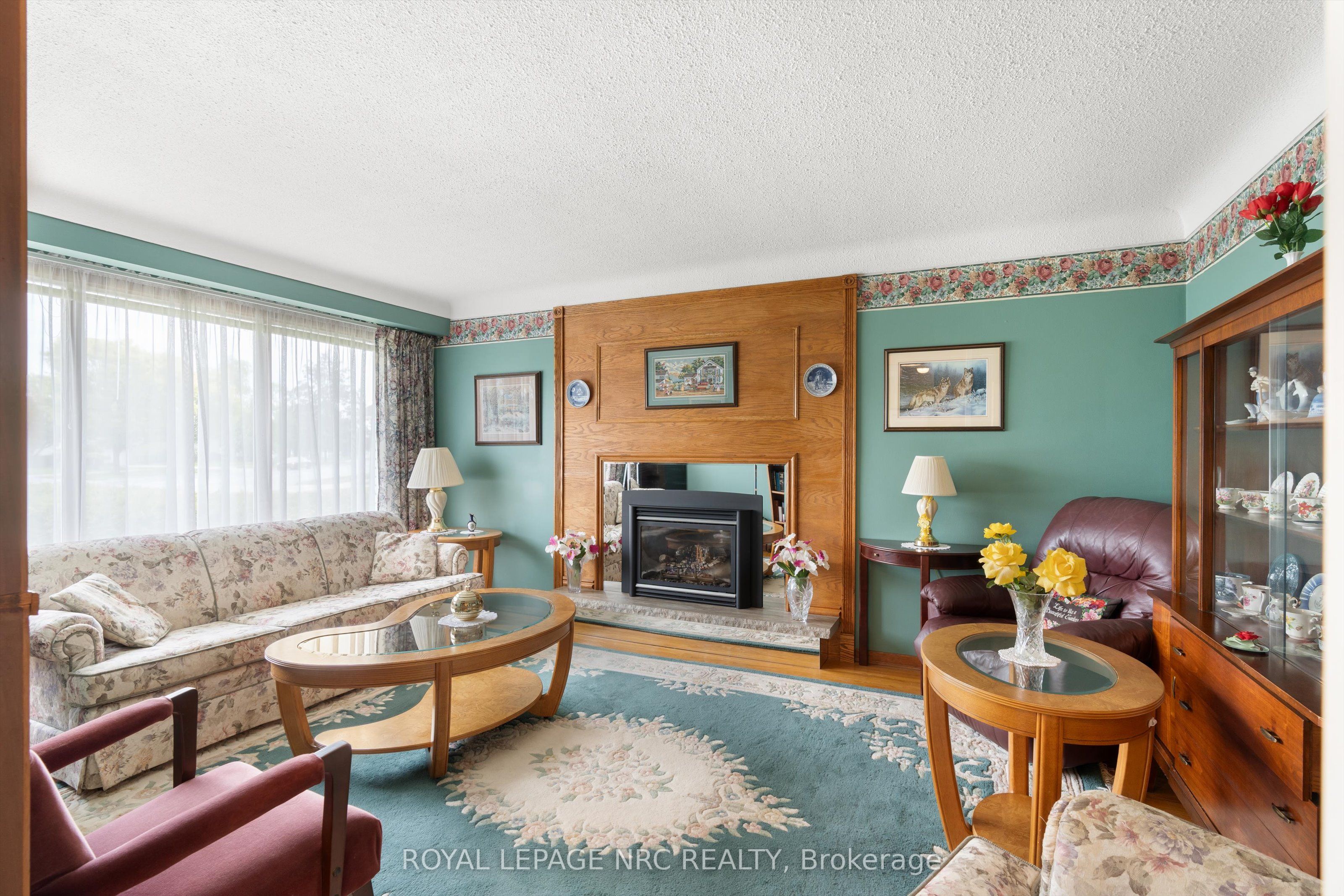 96 Lakeshore Road