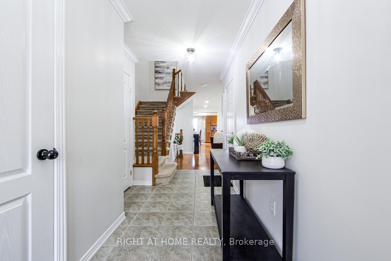 3 Bedrooms Condo at 7 Southside, Hamilton For sale