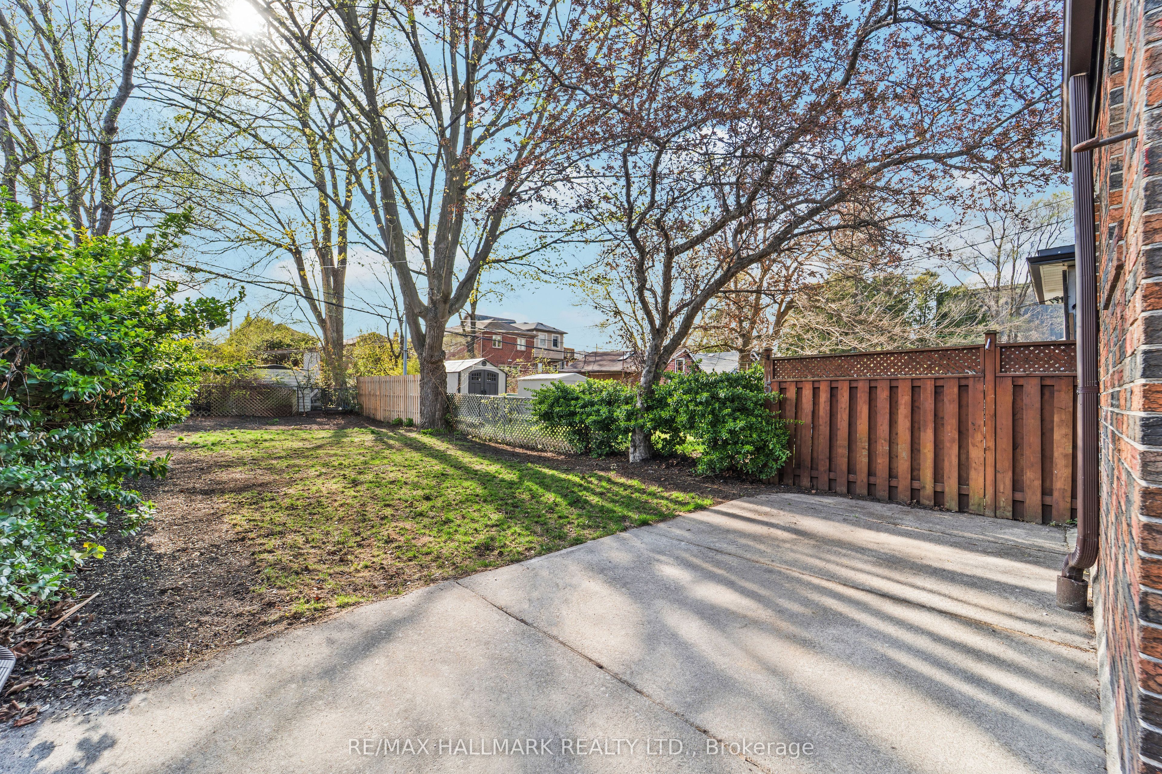 50 Watson Avenue, Toronto, ON M6S 4E1