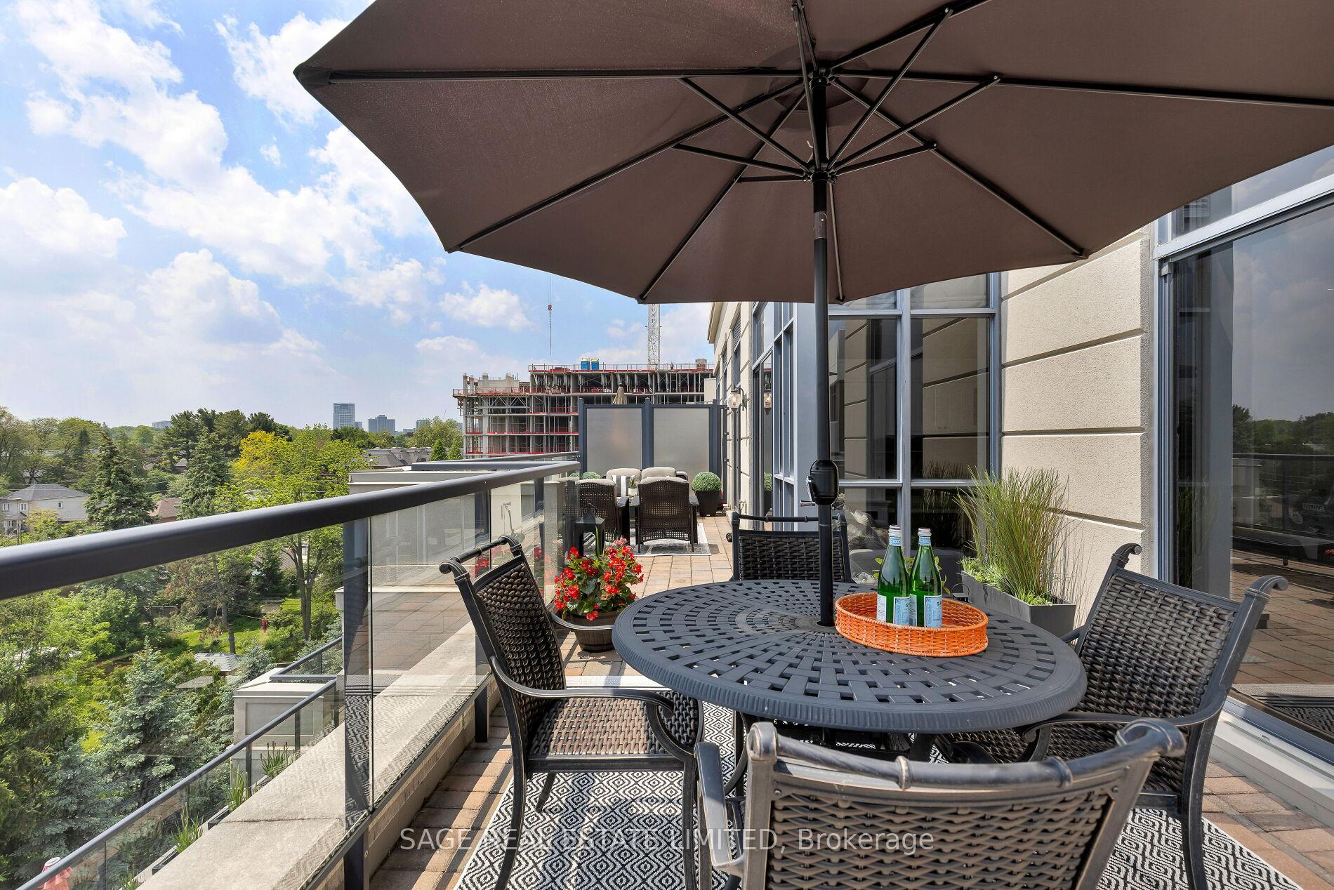 2 Bedrooms Condo at 25 Earlington, Toronto For sale