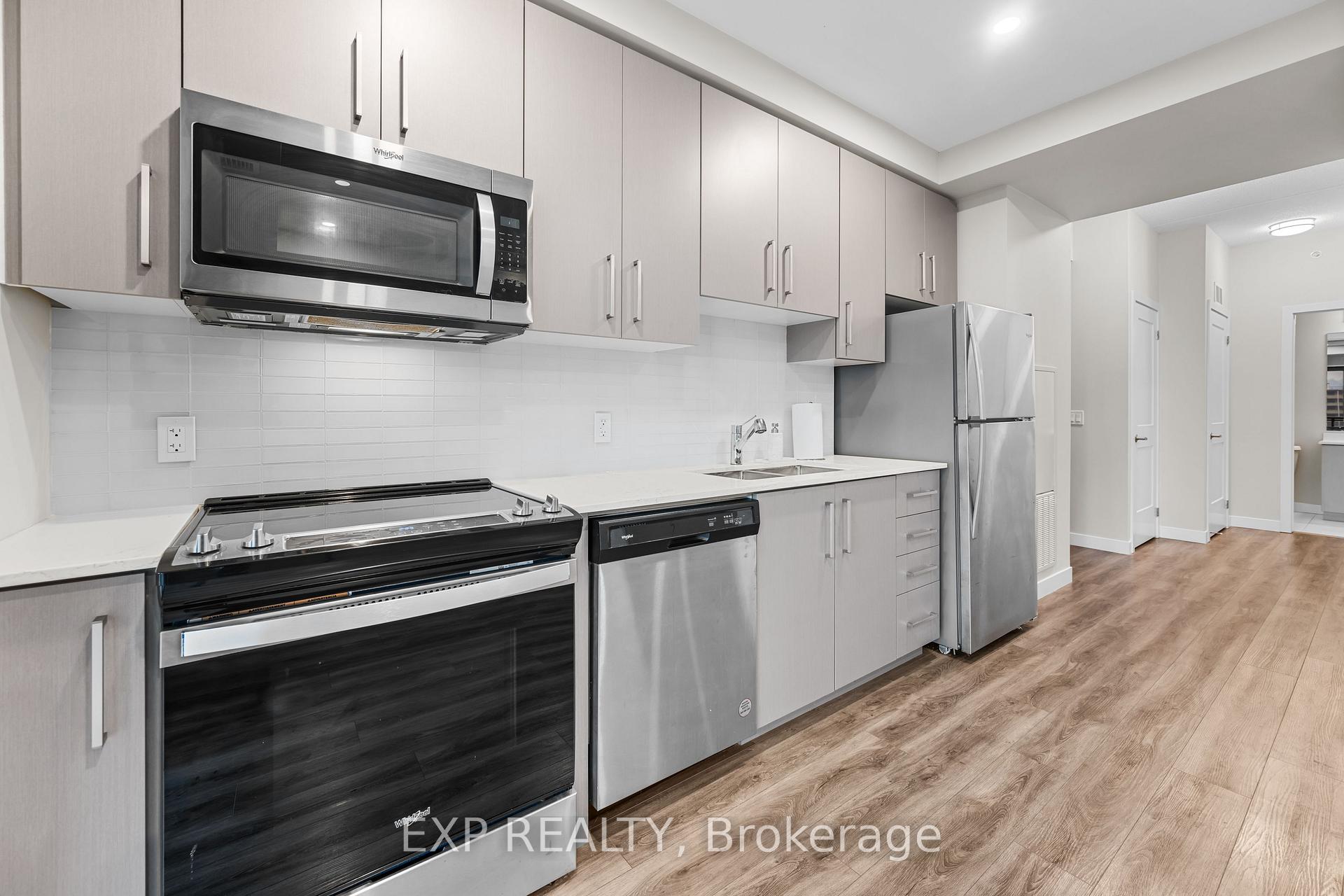 2 Bedrooms Condo at 15 Queen, Hamilton For sale