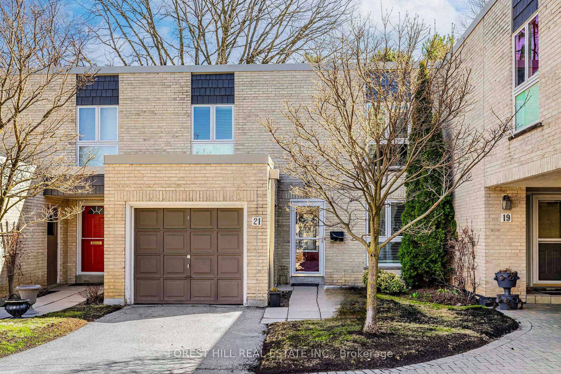 5 Bedrooms Condo at 21 Snowshoe Mill, Toronto For sale