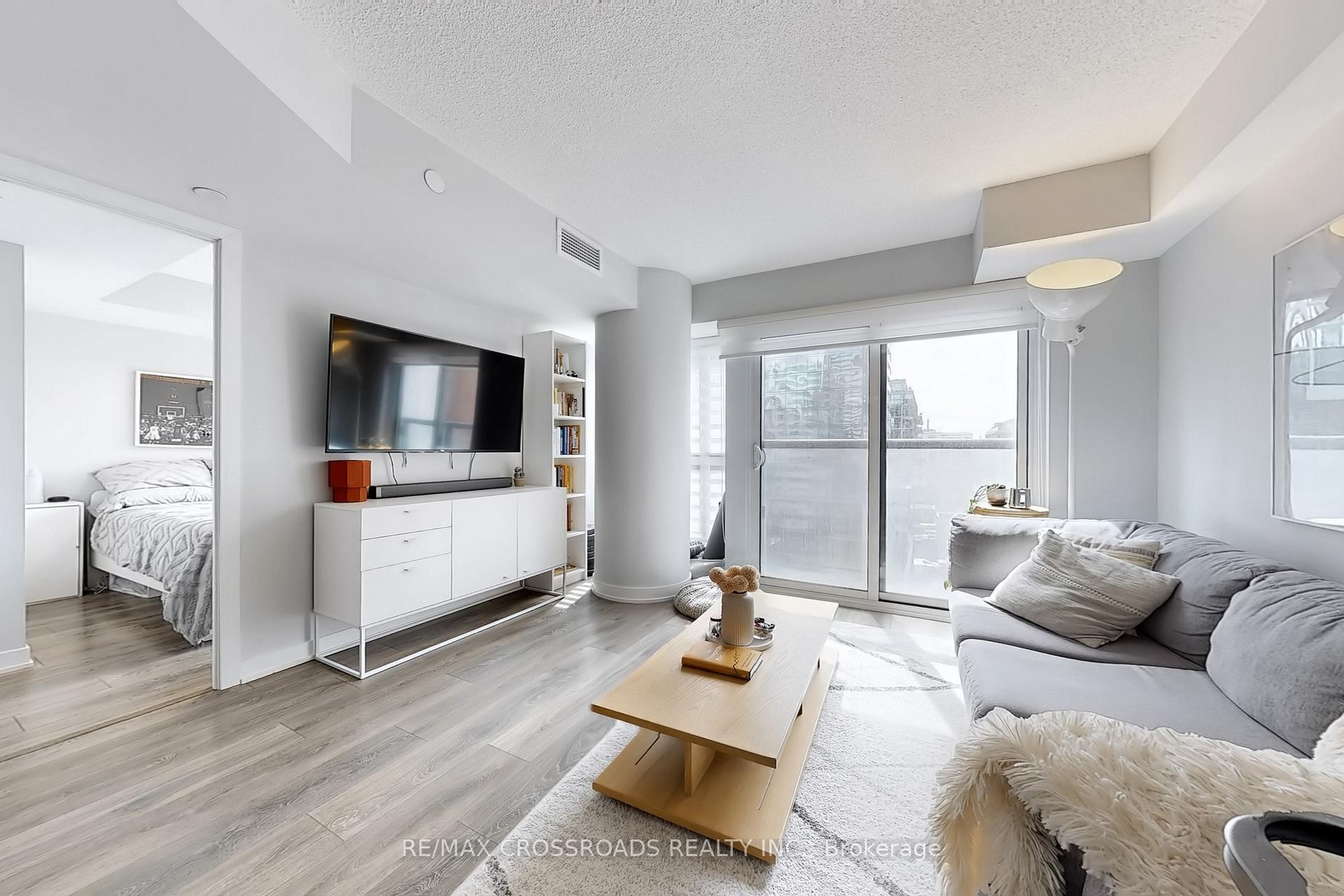 1 Bedroom Condo at 87 Peter, Toronto For sale