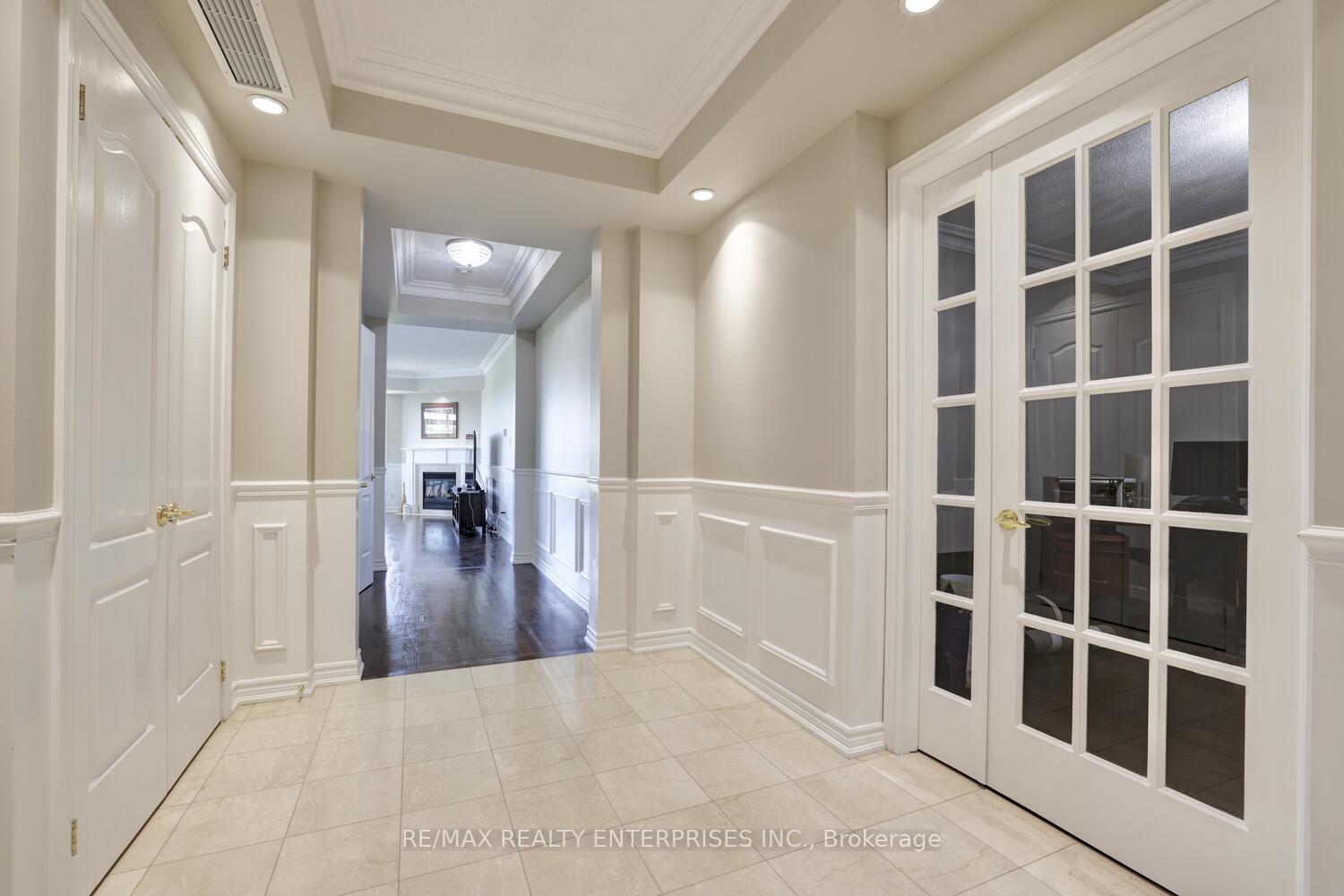 3 Bedrooms Condo at 1900 The Collegeway, Mississauga For sale