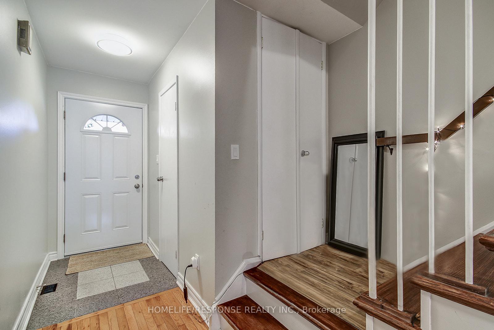 3 Bedrooms Condo at 2120 RATHBURN, Mississauga For sale