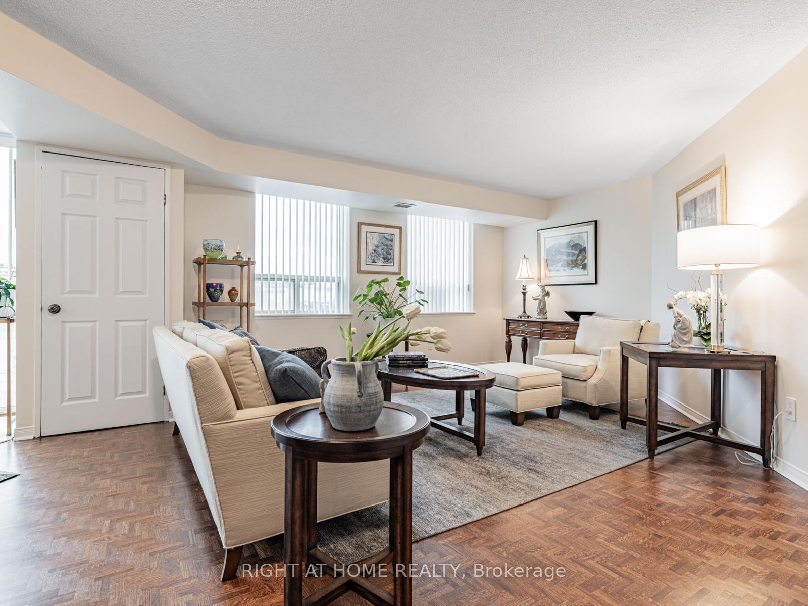 2 Bedrooms Condo at 100 Arbors, Vaughan For sale