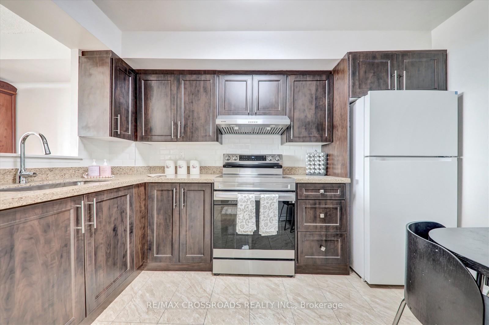 2 Bedrooms Condo at 400 Mclevin, Toronto For sale