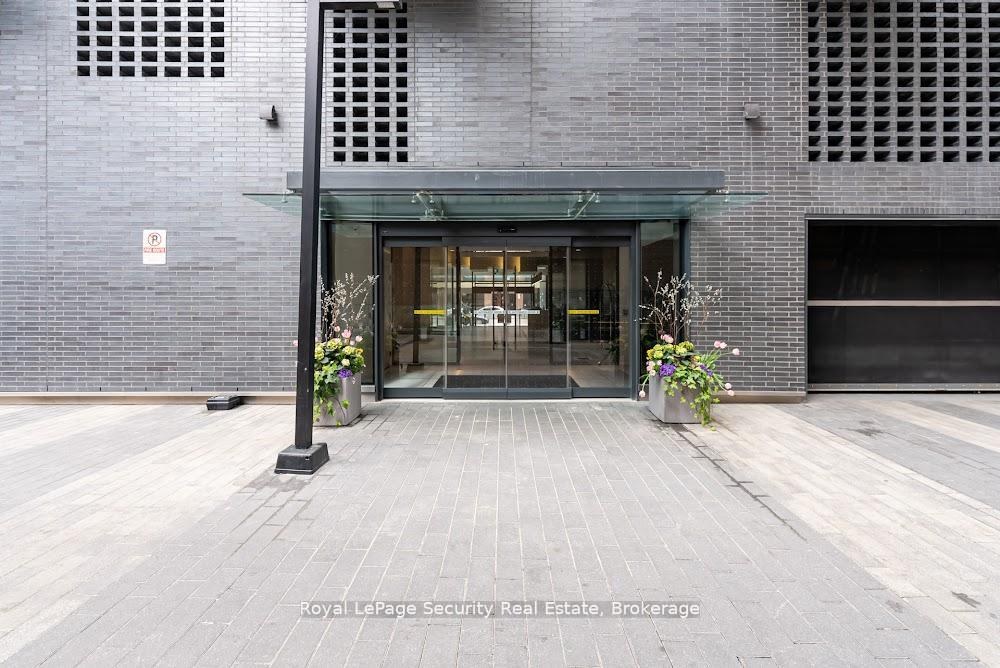 1 Bedroom Condo at 158 Front, Toronto For sale