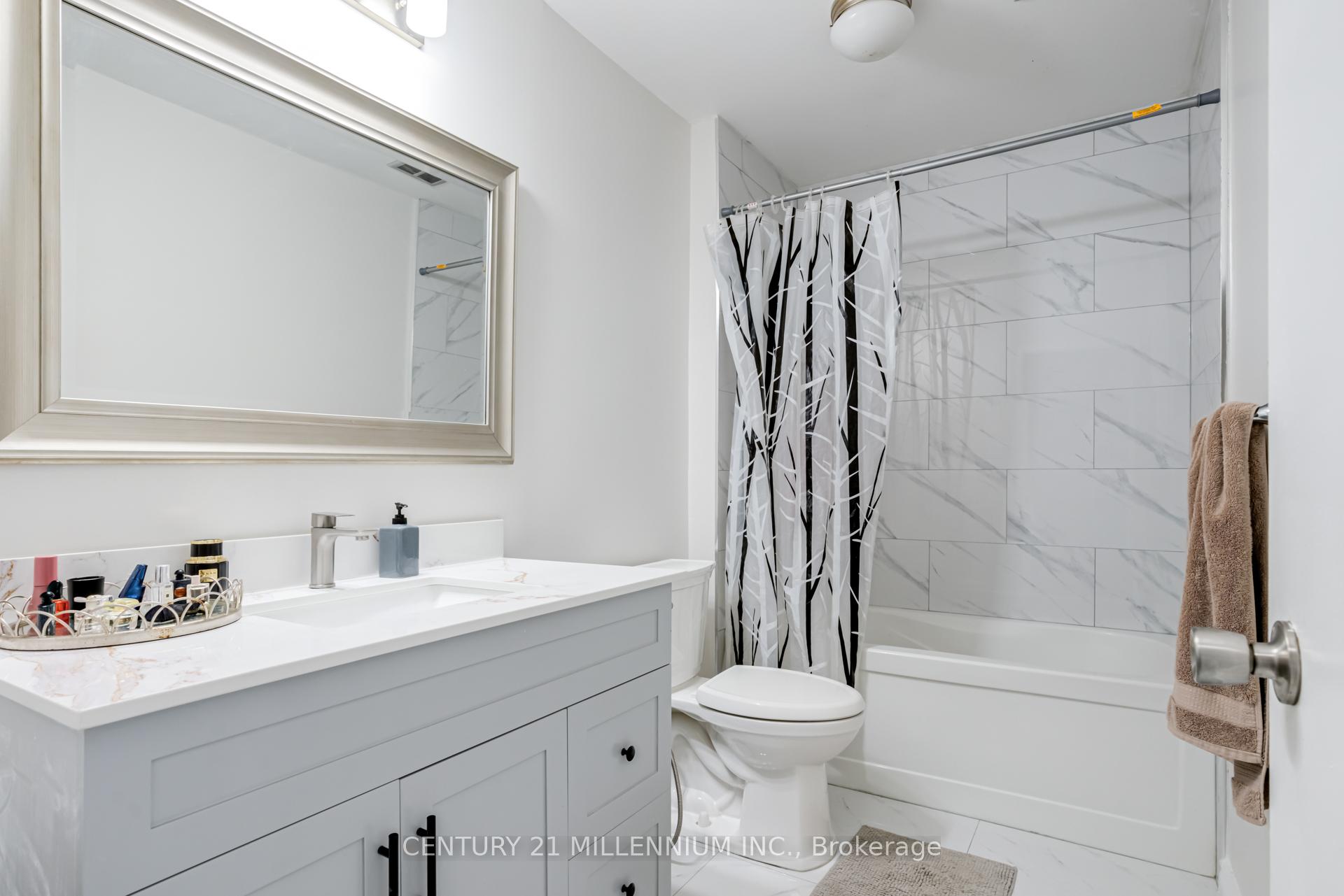 3 Bedrooms Condo at 6797 Formentera, Mississauga For sale