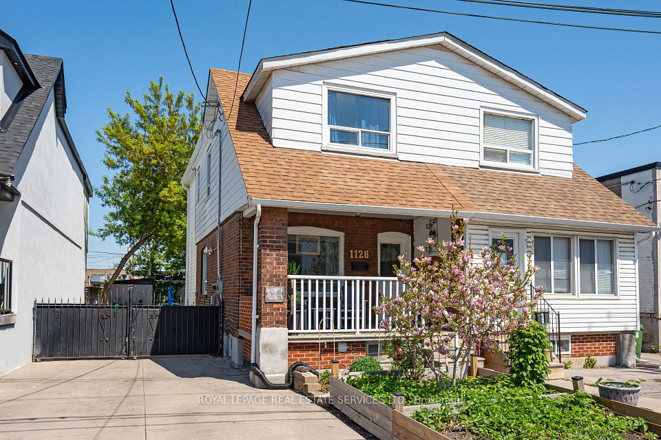 1128 Roselawn
